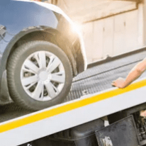 saisie de véhicule à l'aide d'un camion plateau